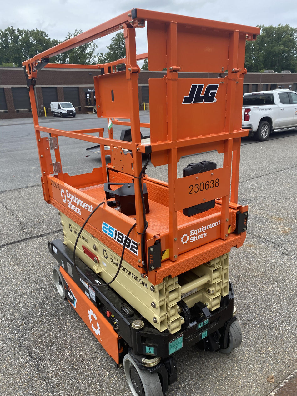 2022 JLG ES1932
