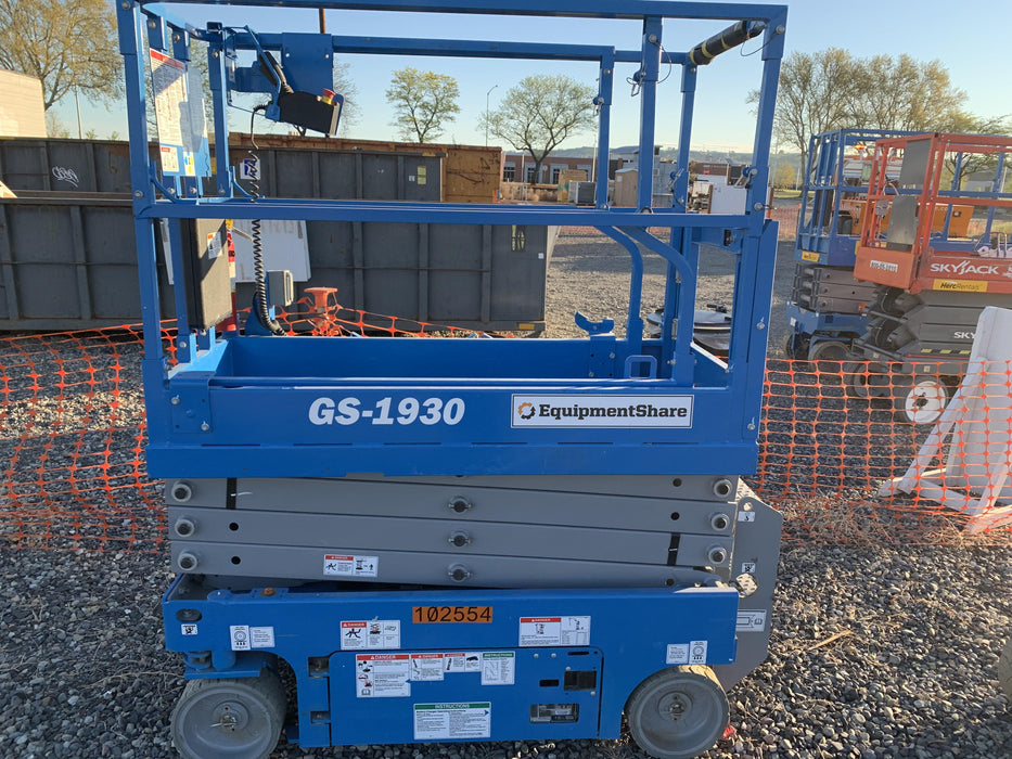 2020 Genie GS-1930 Solid Non Marking Tires, Beacon, Folding rails with half height swing gate, 800W Inverter