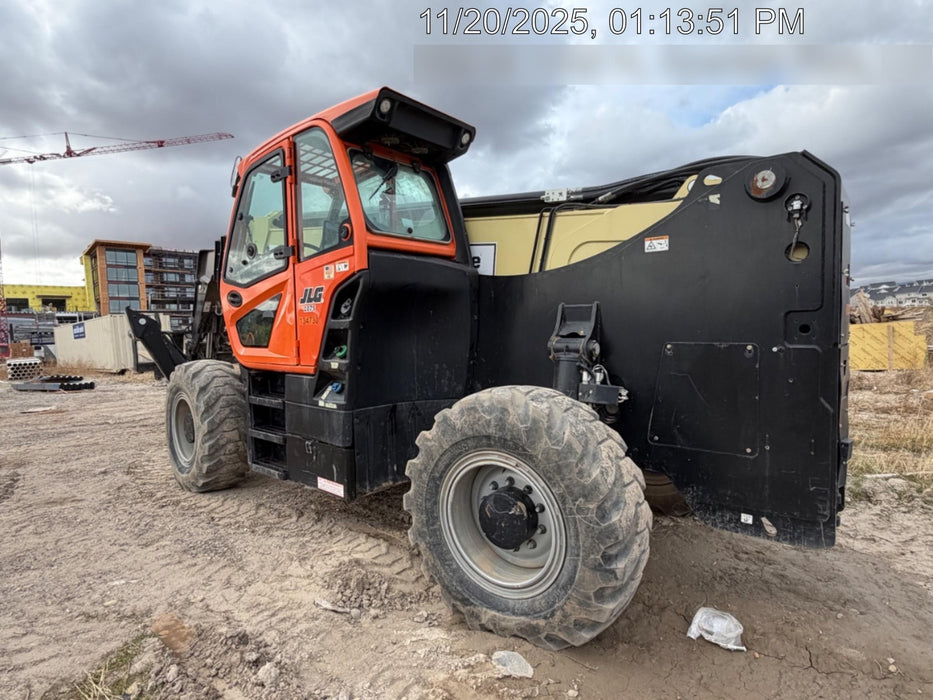 2021 JLG 1075