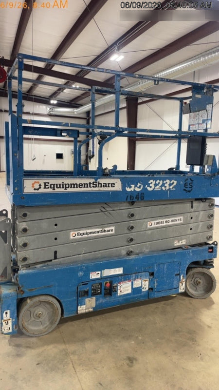 2017 Genie GS-3232 Genie GS3232 Lift w/Folding Rails and Swing Gate