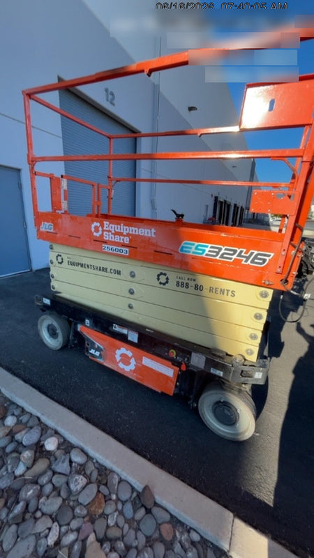 2022 JLG ES3246