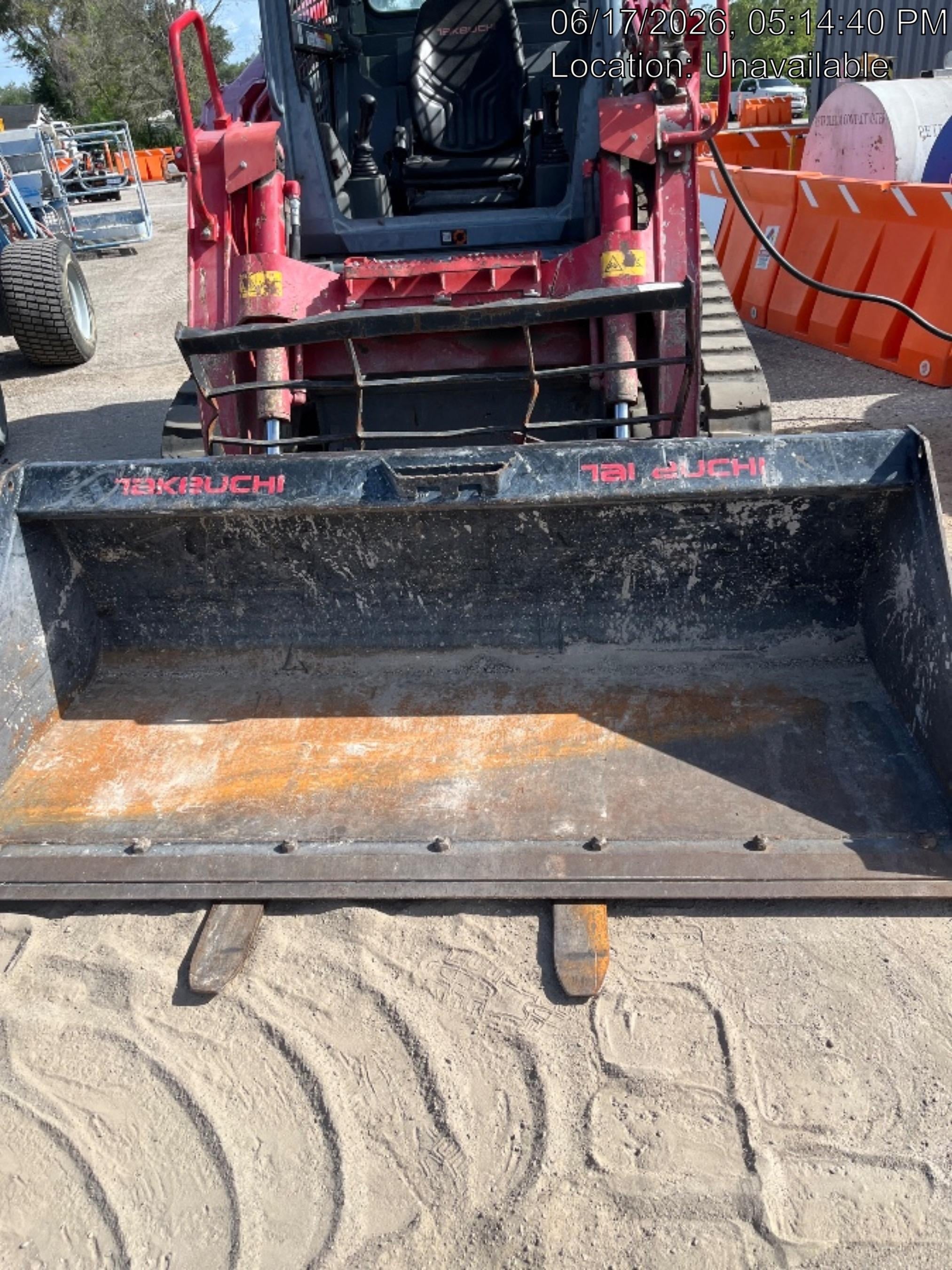 2025 TAKEUCHI 80" Smooth Bucket - Takeuchi