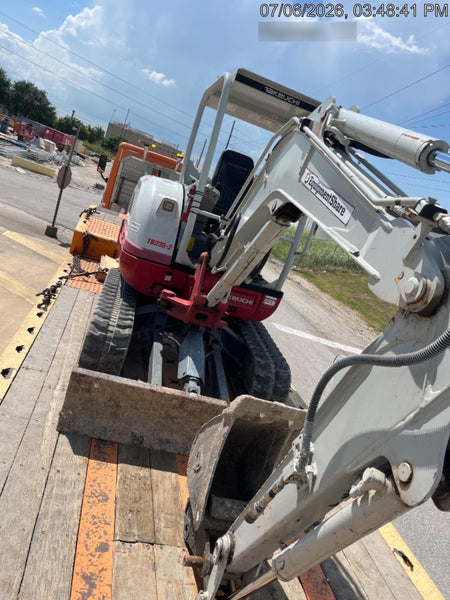 2022 TAKEUCHI TB235-2R