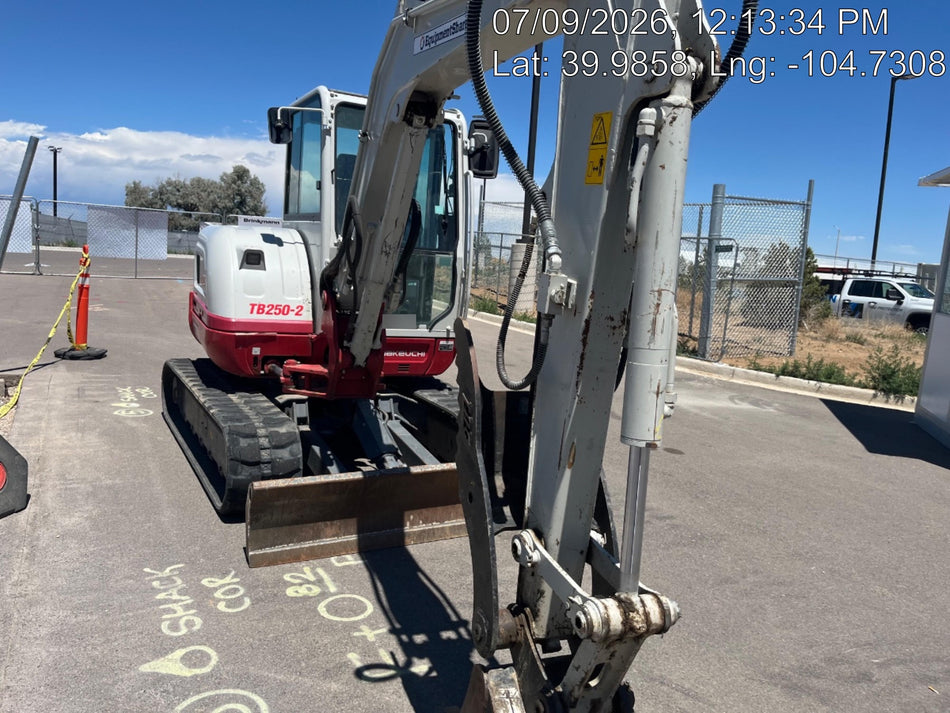 2022 TAKEUCHI TB250-2CR