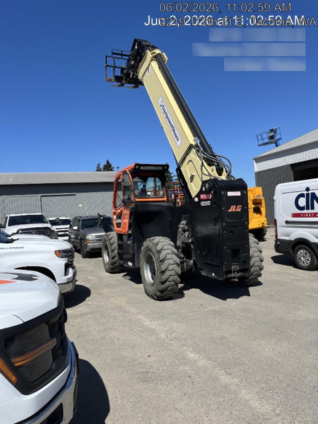 2022 JLG 1075