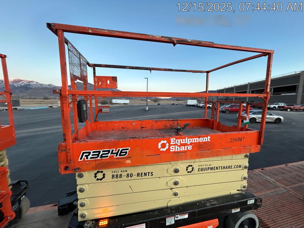 2022 JLG R3246