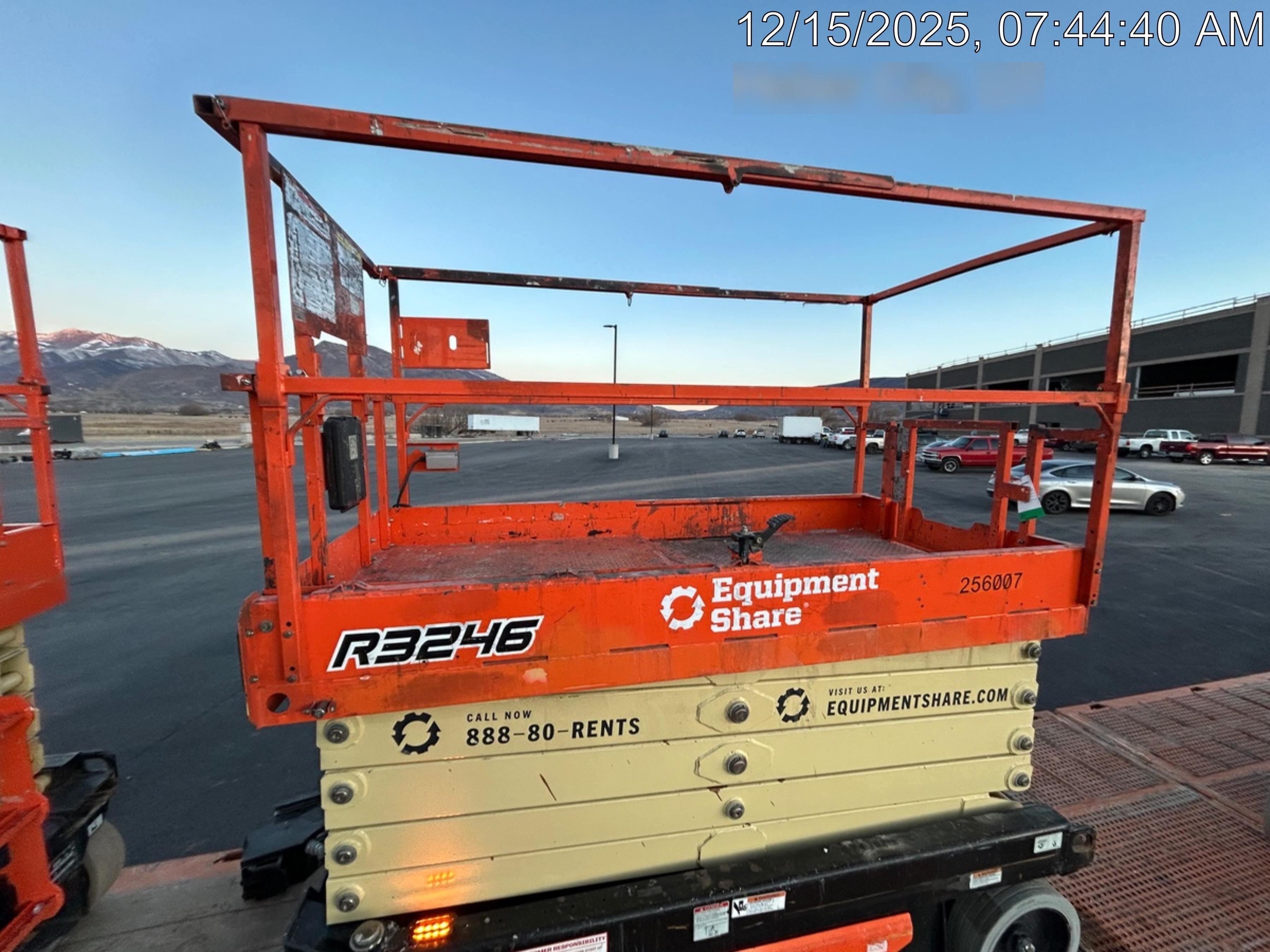 2022 JLG R3246