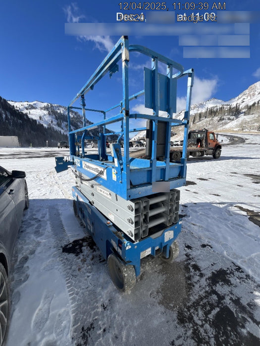 2019 Genie GS-2632 Folding rails with half height swing gate