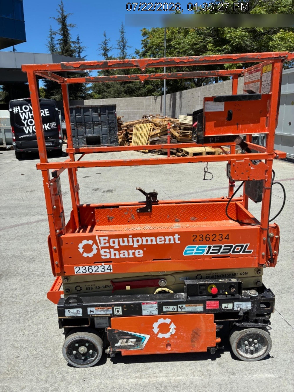 2022 JLG ES1330L