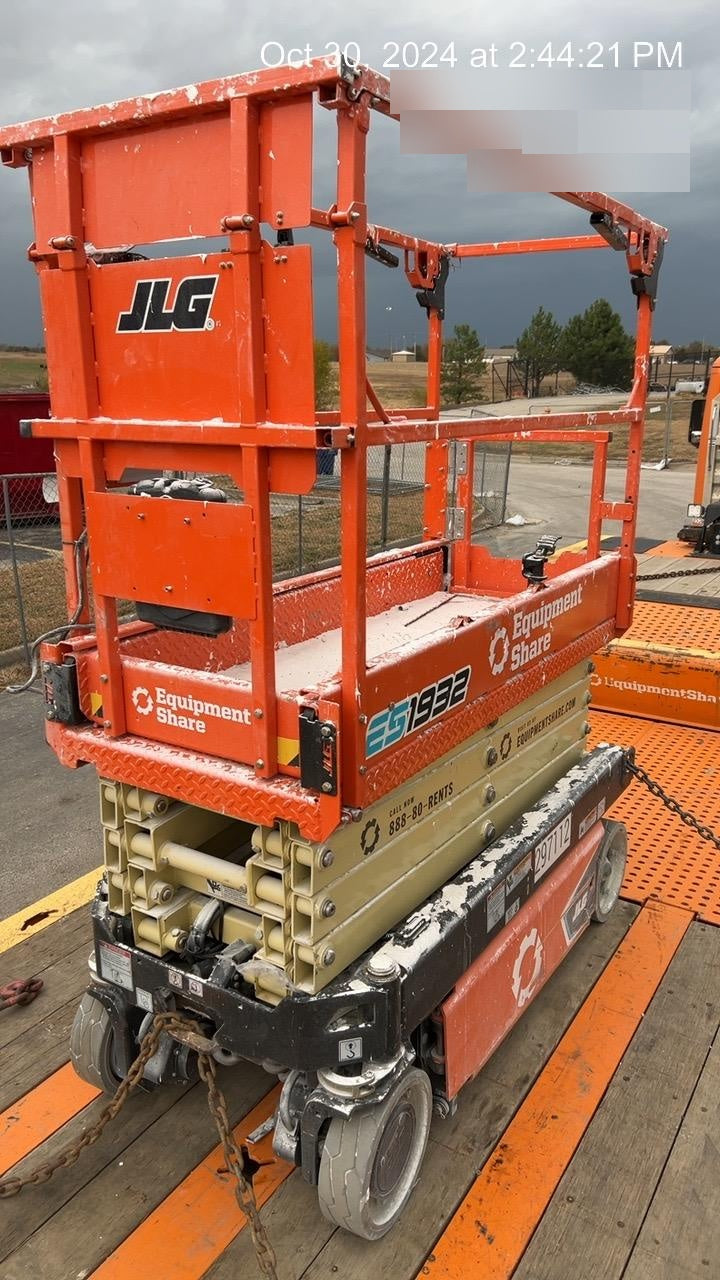 2023 JLG ES1932
