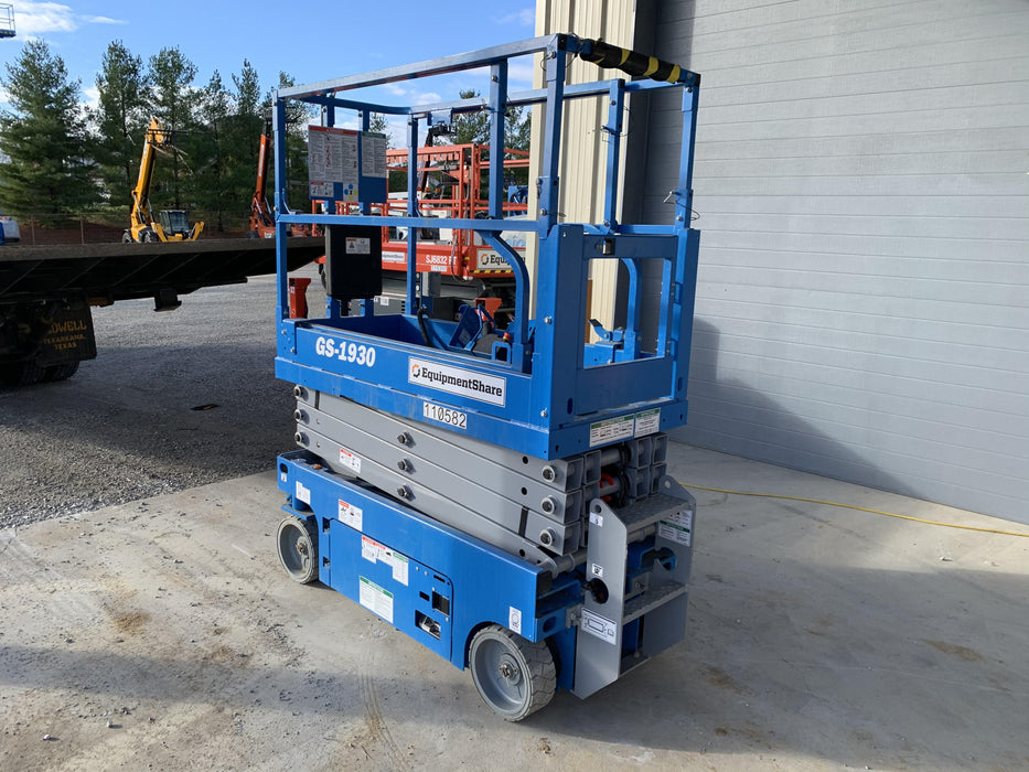 2020 Genie GS-1930 Solid Non Marking Tires, Beacon, Folding rails with half height swing gate