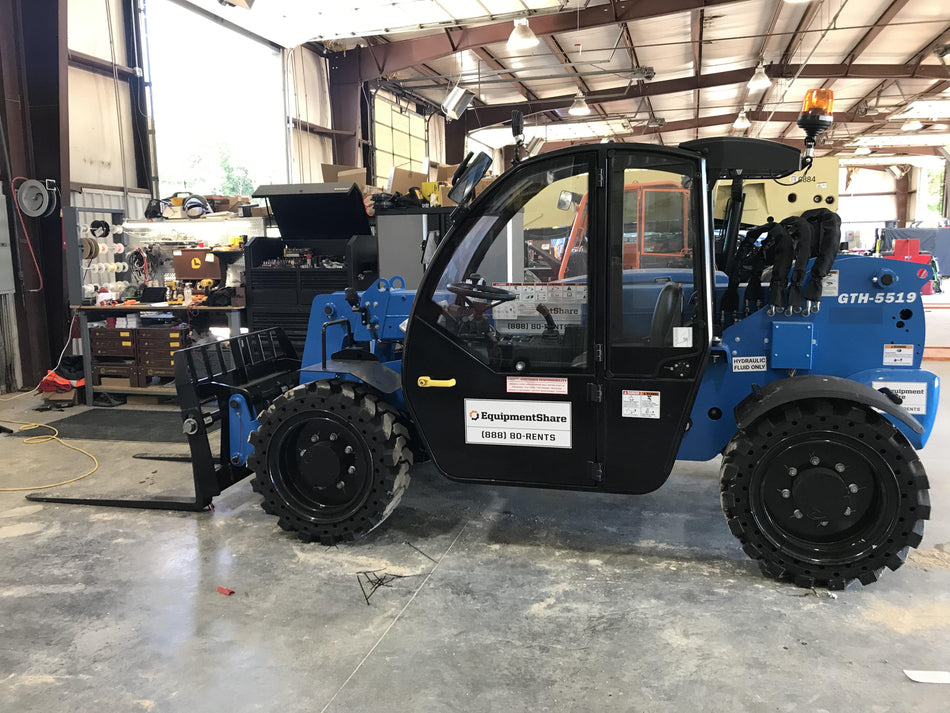 2020 Genie GTH-5519 Cab/Heat/Air, Solid Tires, Work Lights, Beacon, Aux Hydraulics, Back up Alarm