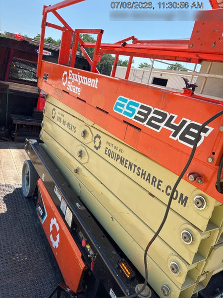 2022 JLG ES3246