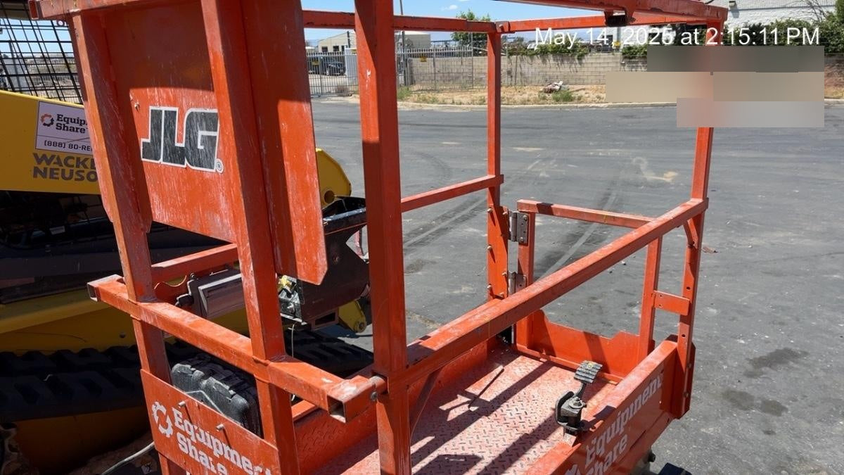2022 JLG ES1330L