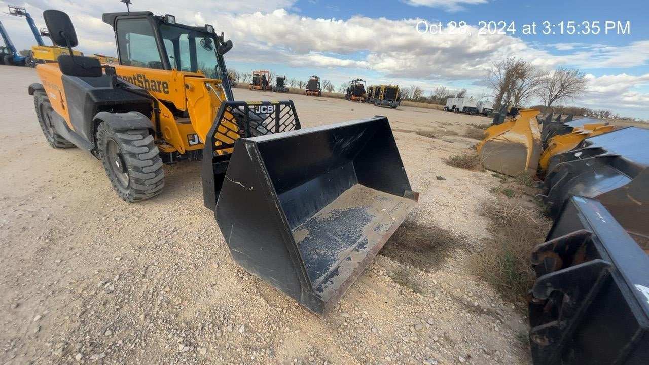 2023 JLG 1001100822