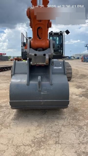 2025 HITACHI Bucket 60" HD, Excavator 110,000 - 120,000 Hitachi