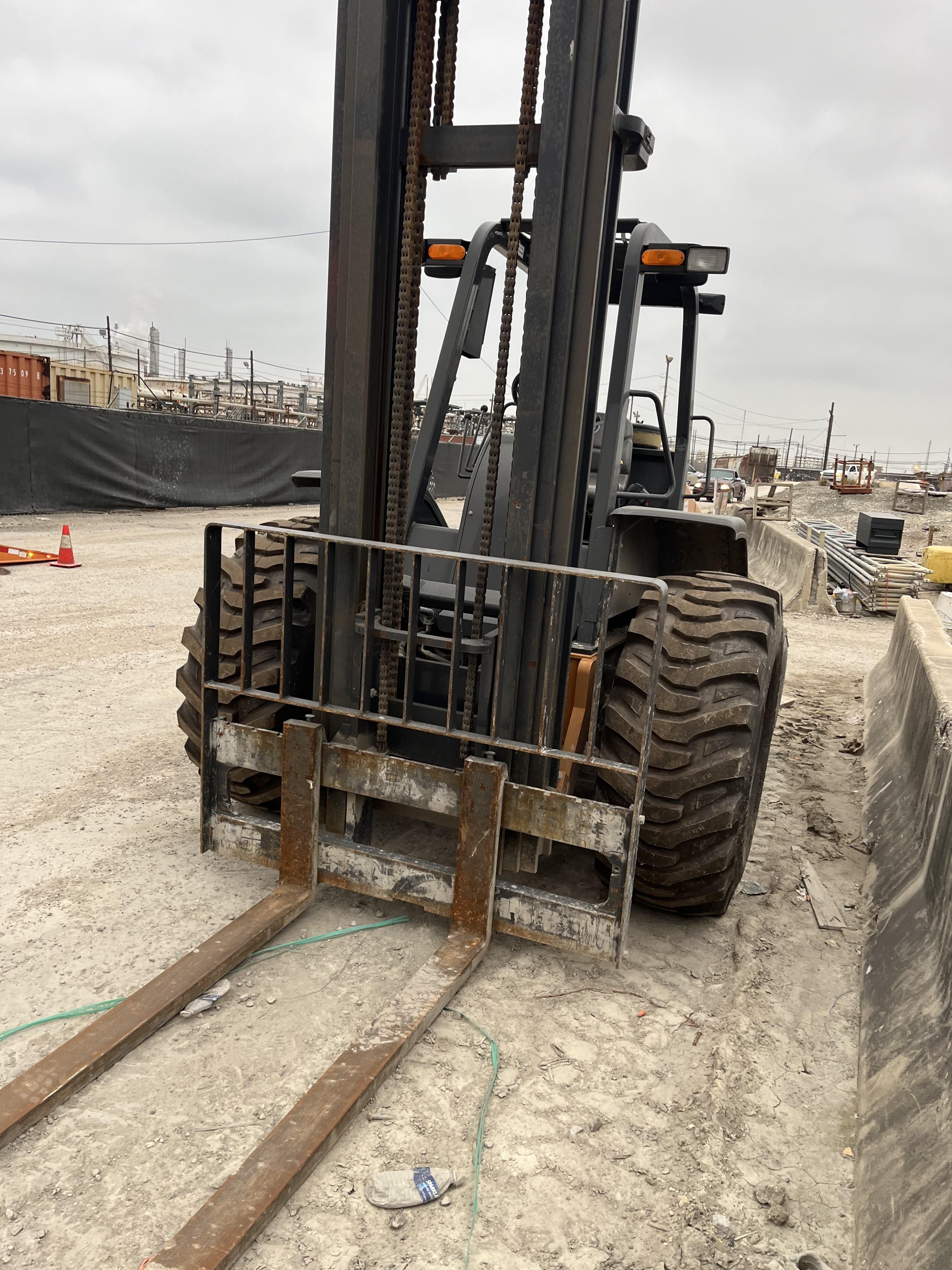 2021 CASE 588H