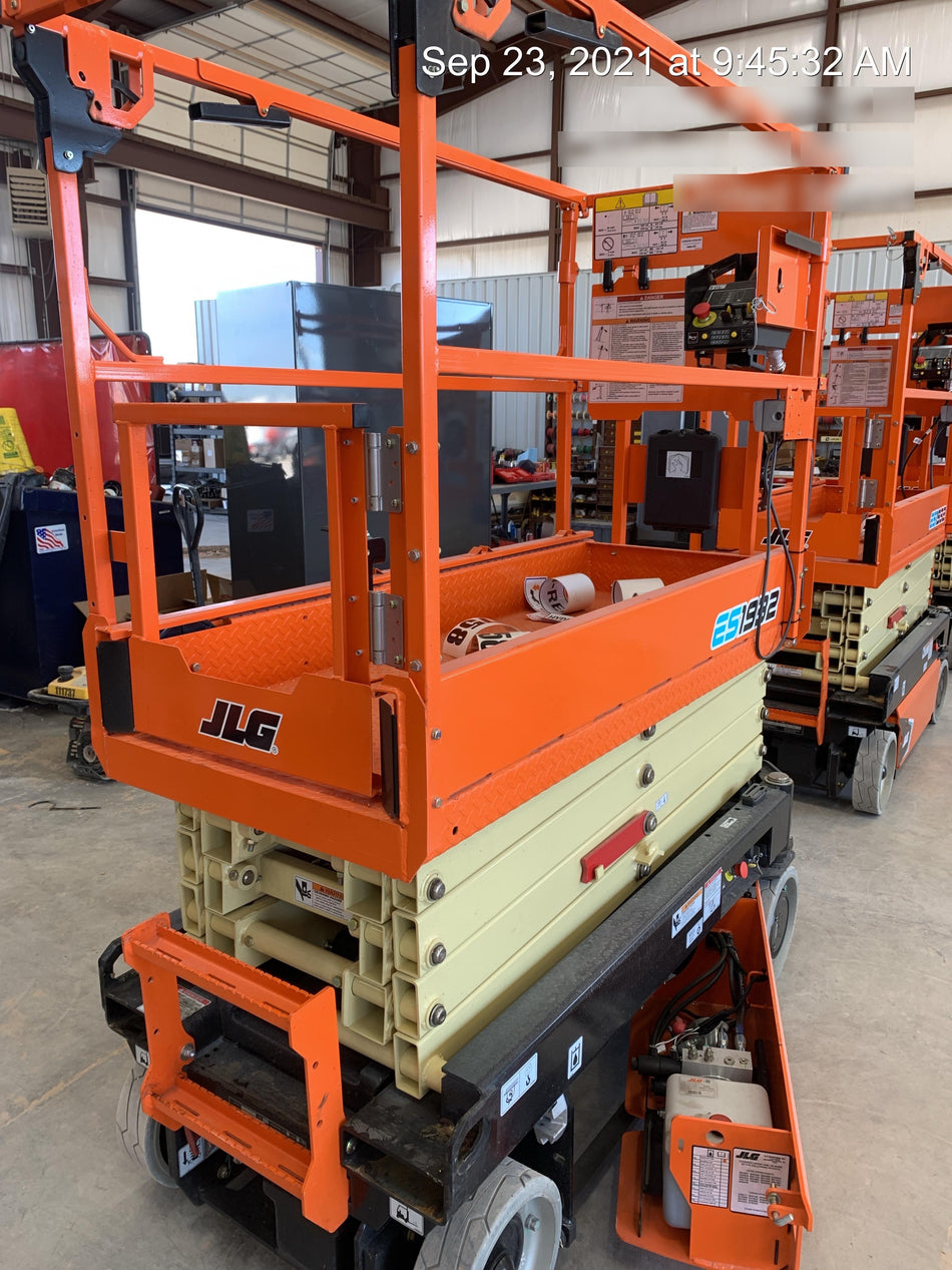 2021 JLG ES1932