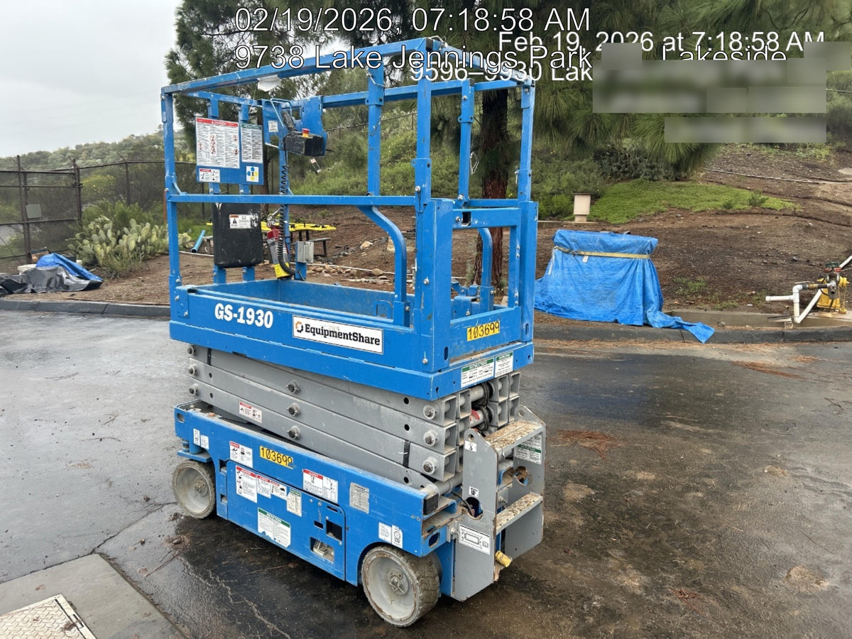 2020 Genie GS-1930 Solid Non Marking Tires, Beacon, Folding rails with half height swing gate, 800W Inverter