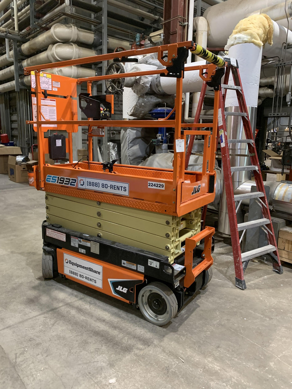 2022 JLG ES1932
