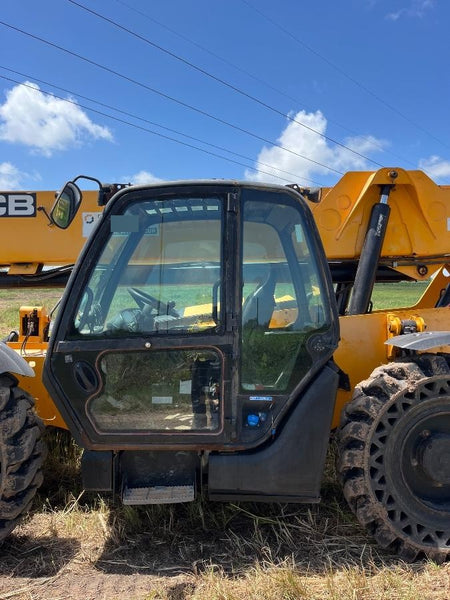 2019 JCB 512-56 109 HP w/CAB/HVAC, Beacon, Aux Hydraulics, Worklights, Solid Tires w/60" Carriage/Forks
