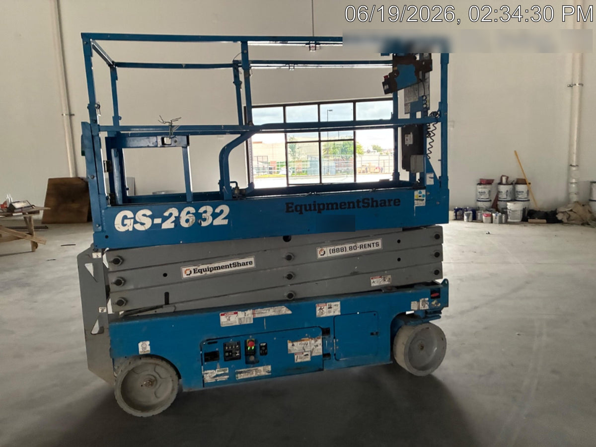 2019 Genie GS-2632 Folding rails with half height swing gate