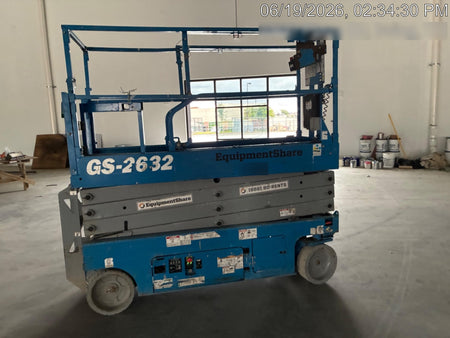 2019 Genie GS-2632 Folding rails with half height swing gate