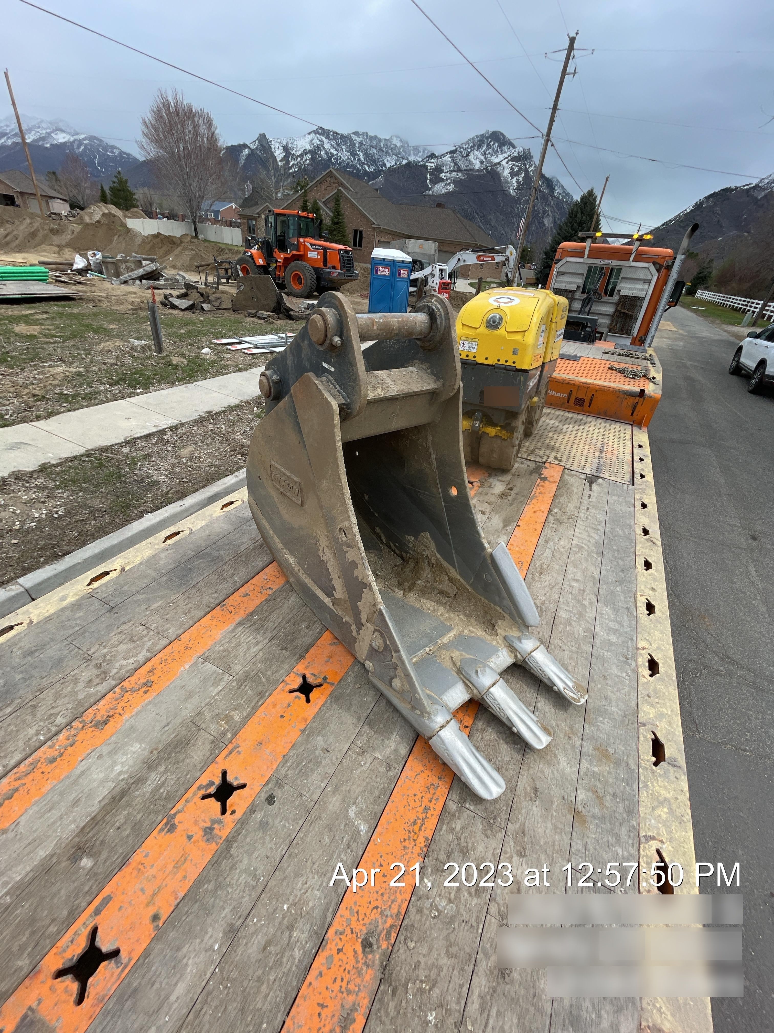 2020 DOOSAN 24" Bucket-Doosan