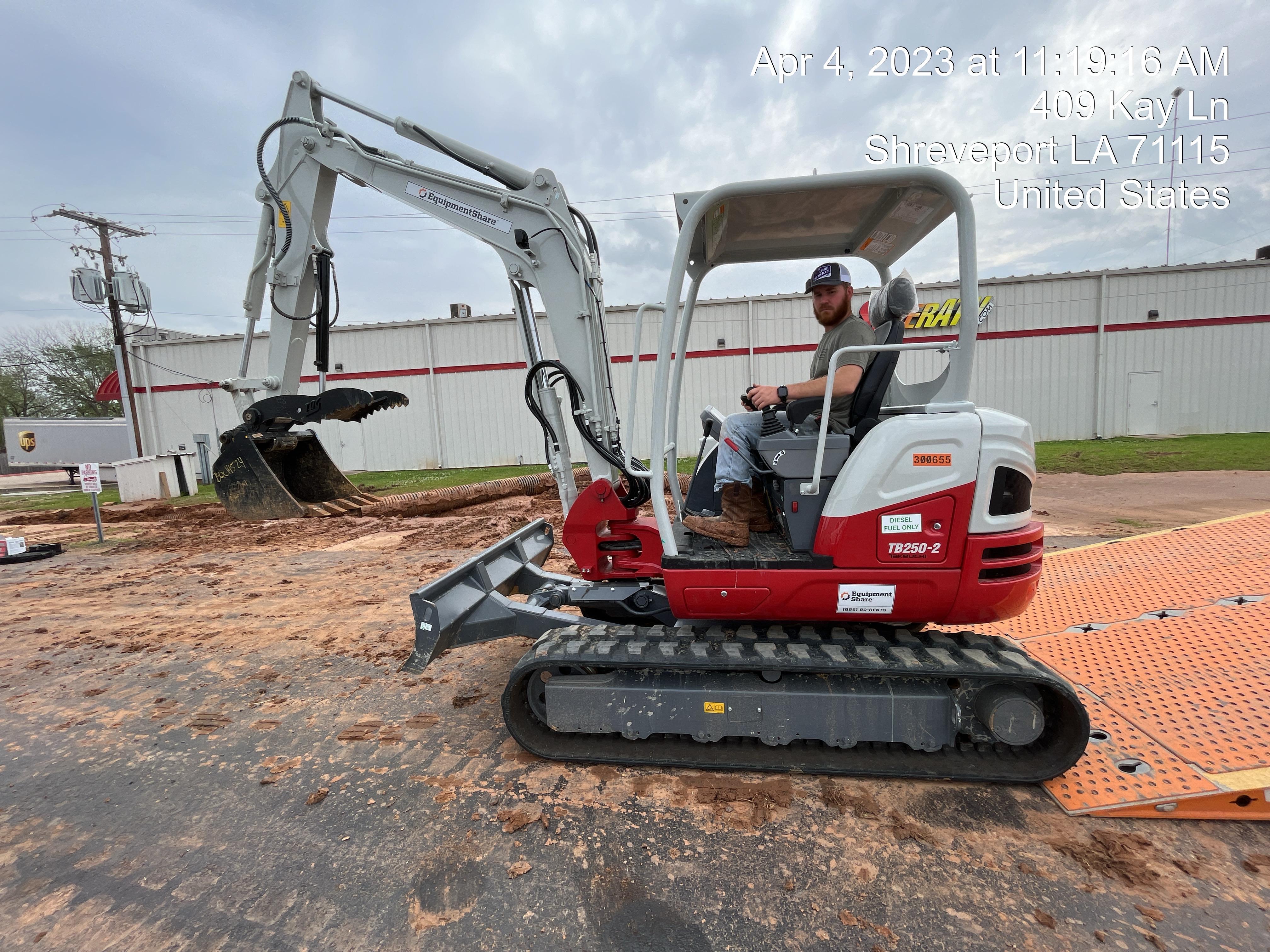 2023 TAKEUCHI TB250-2R