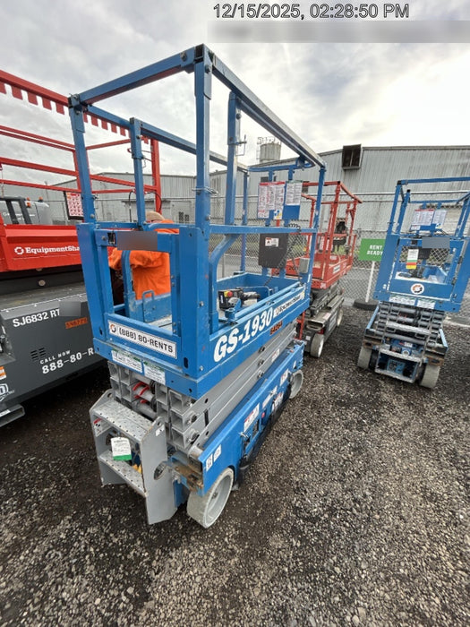 2020 Genie GS-1930 Solid Non Marking Tires, Beacon, Folding rails with half height swing gate, 800W Inverter