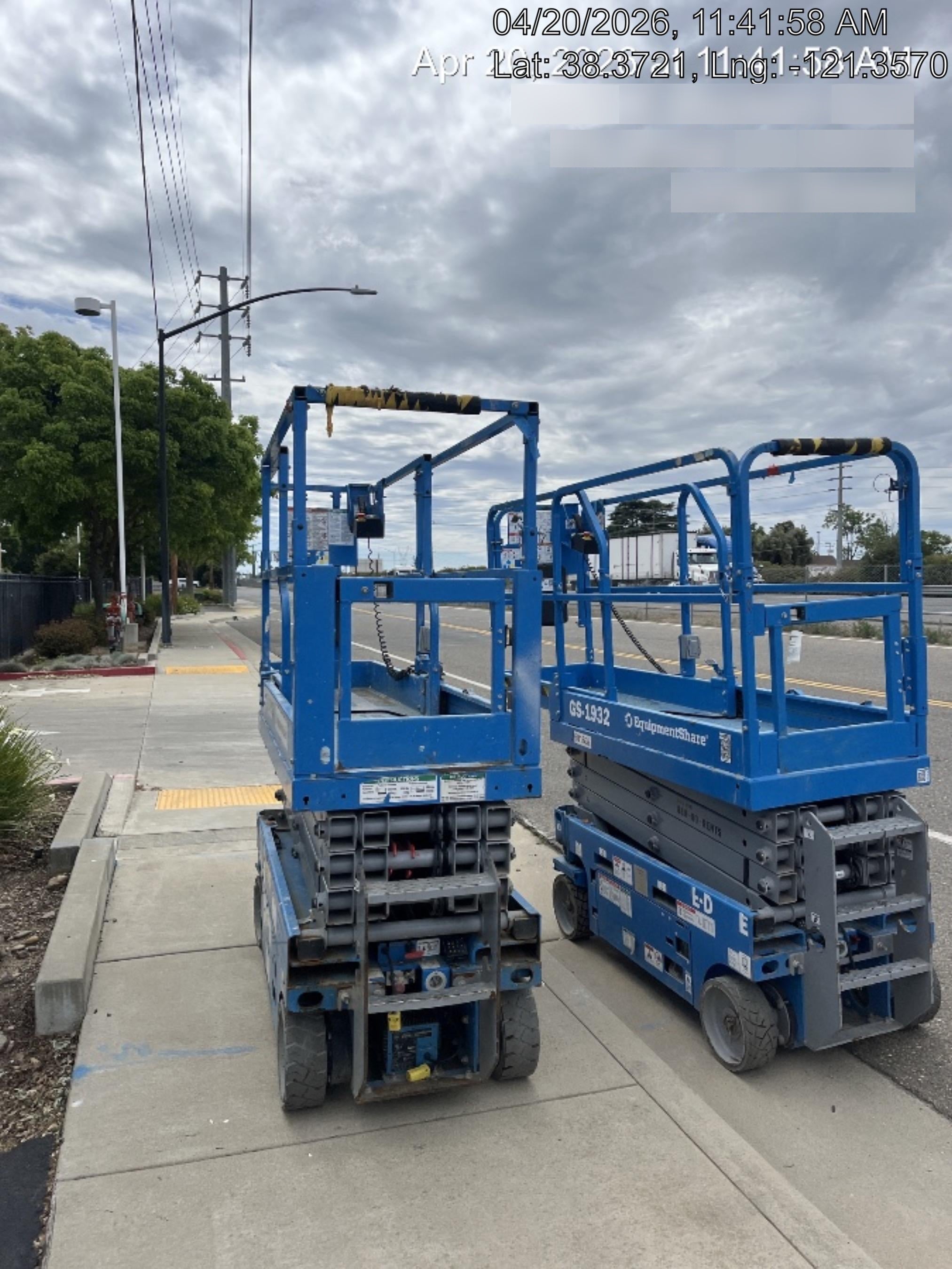 2020 Genie GS-1930 Solid Non Marking Tires, Beacon, Folding rails with half height swing gate, 800W Inverter