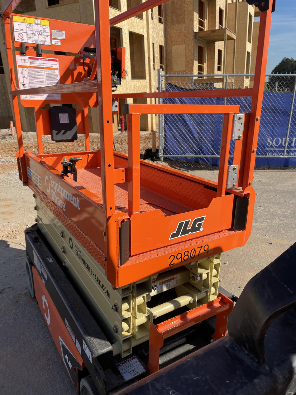 2023 JLG ES1932