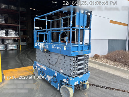 2019 Genie GS-3232 Folding rails with half height swing gate, 800 Amp Inverter