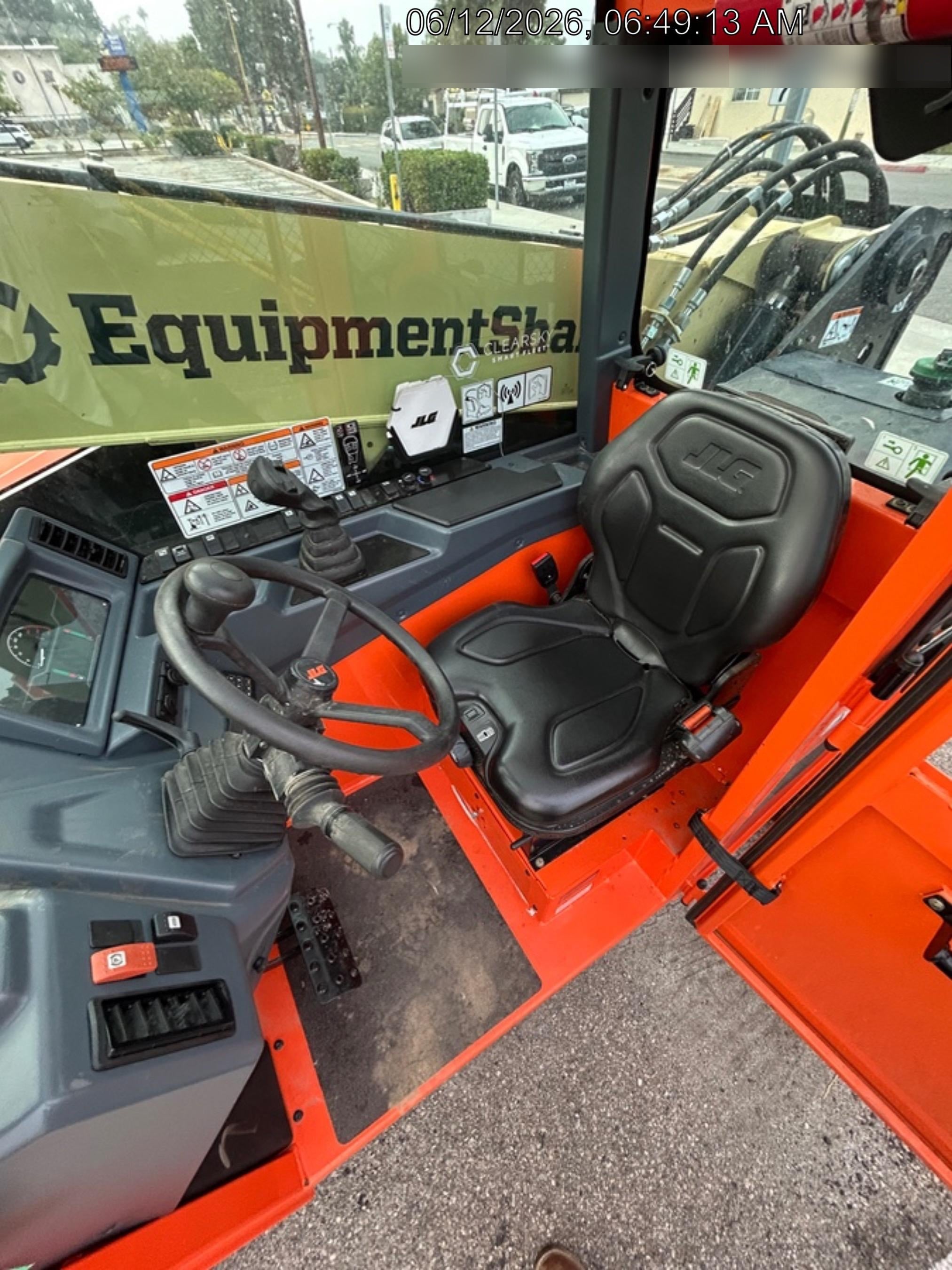 2025 JLG 519