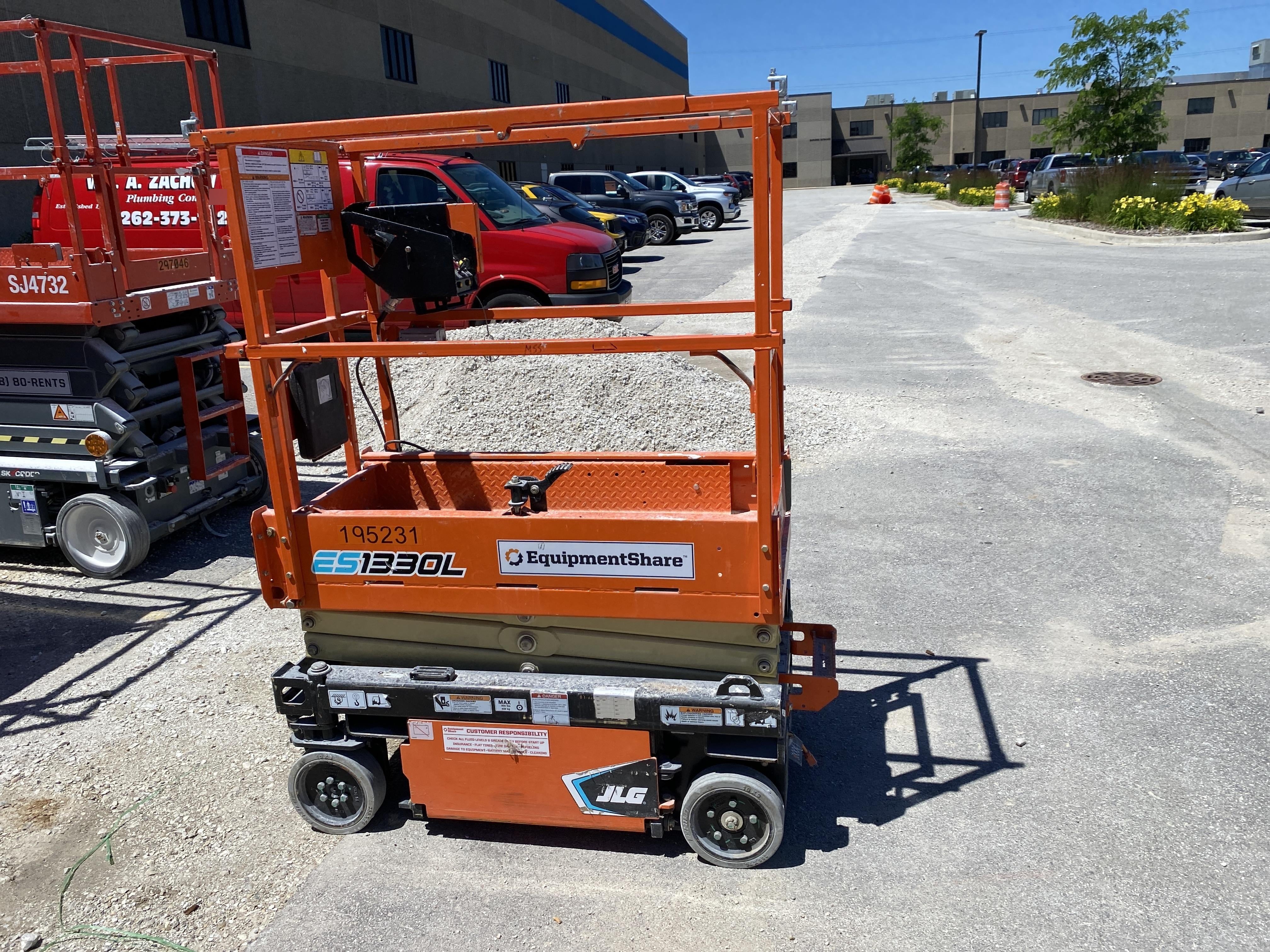 2021 JLG ES1330L