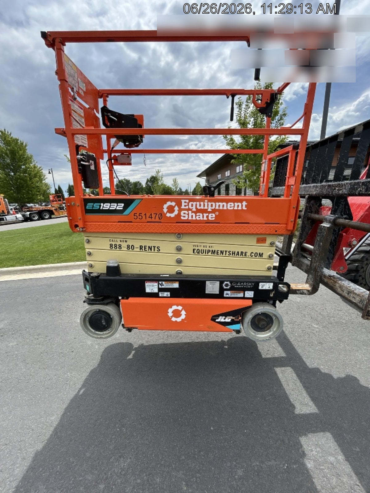 2025 JLG ES1932