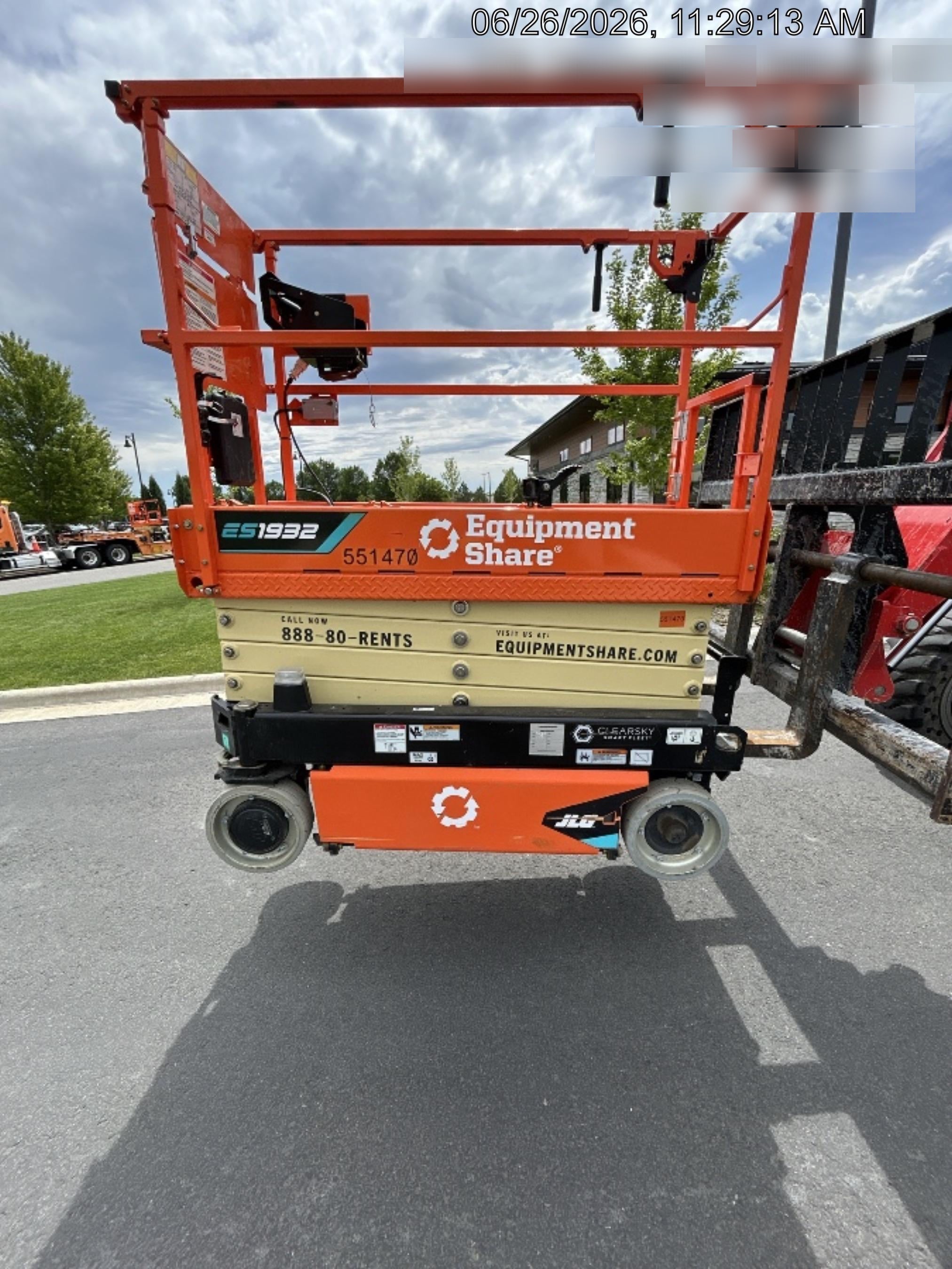 2025 JLG ES1932