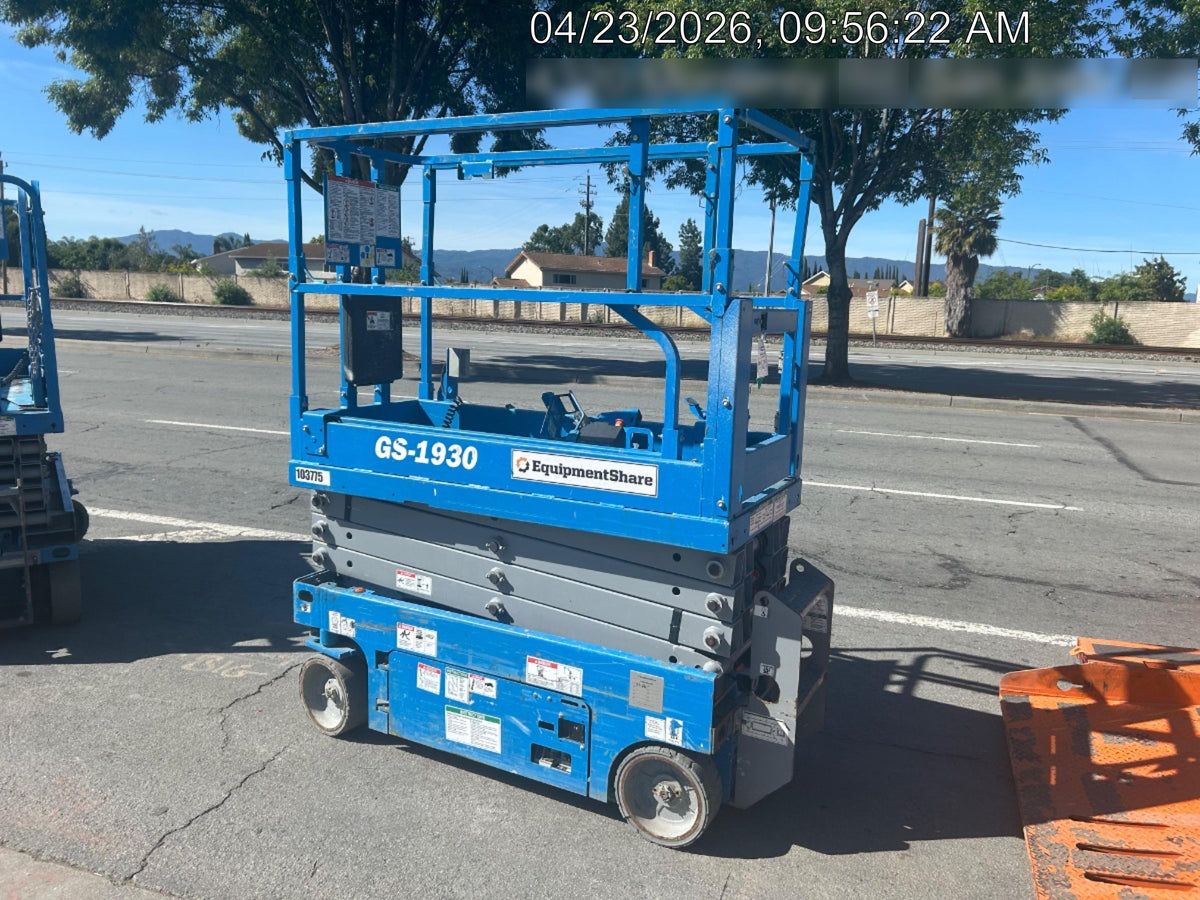 2020 Genie GS-1930 Solid Non Marking Tires, Beacon, Folding rails with half height swing gate, 800W Inverter
