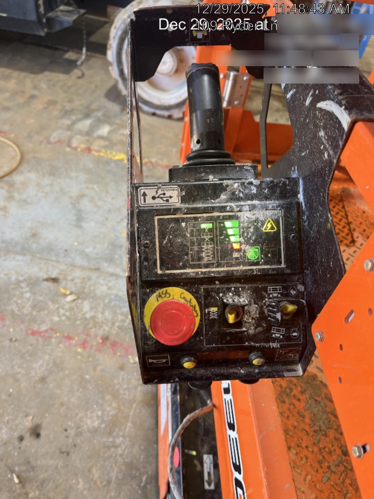 2022 JLG ES1330L