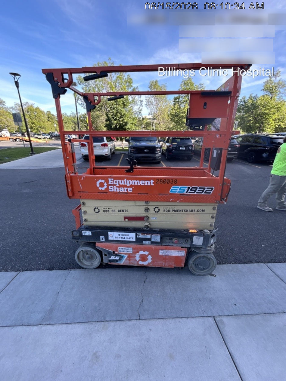 2022 JLG ES1932