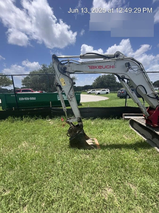 2020 TAKEUCHI TB235-2R