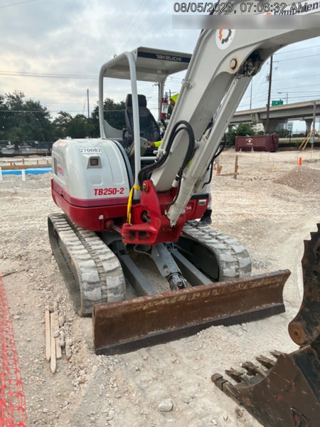 2022 TAKEUCHI TB250-2R