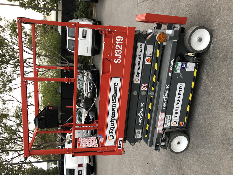 2020 Skyjack SJIII-3219 Solid NM Tires, Half height spring hinged entry gate, Dual Beacons, 800W Inverter