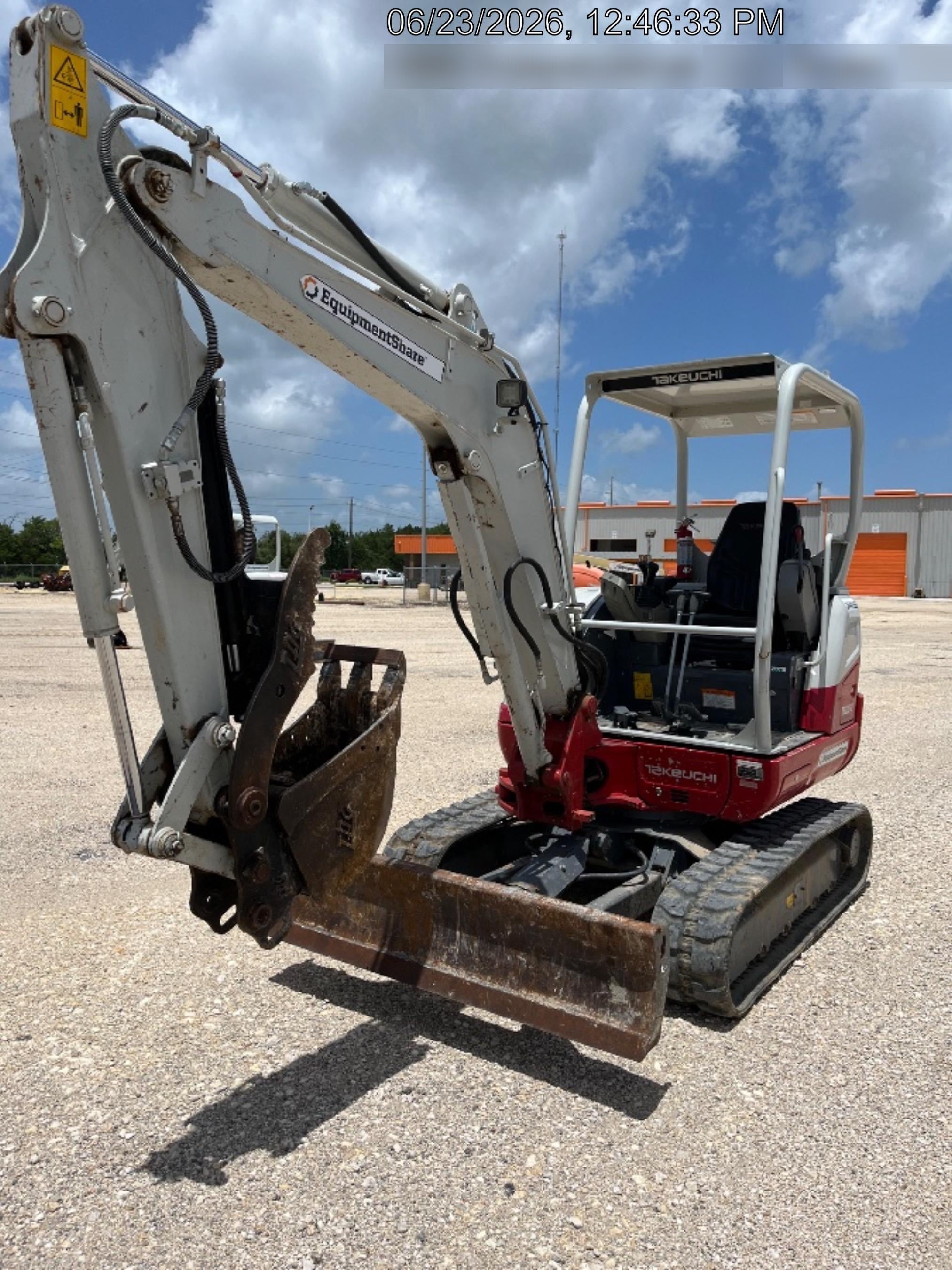 2023 TAKEUCHI TB235-2R