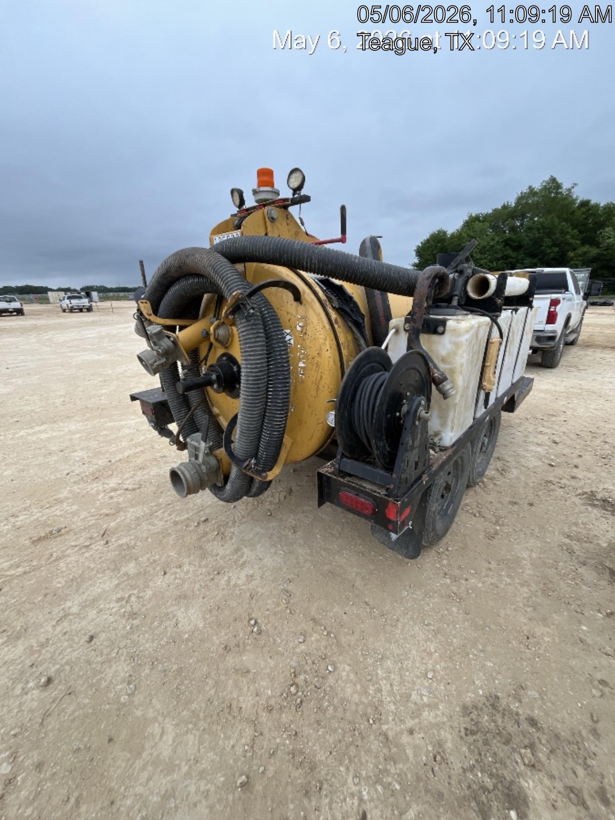 2021 VAC-TRON LP573XDT