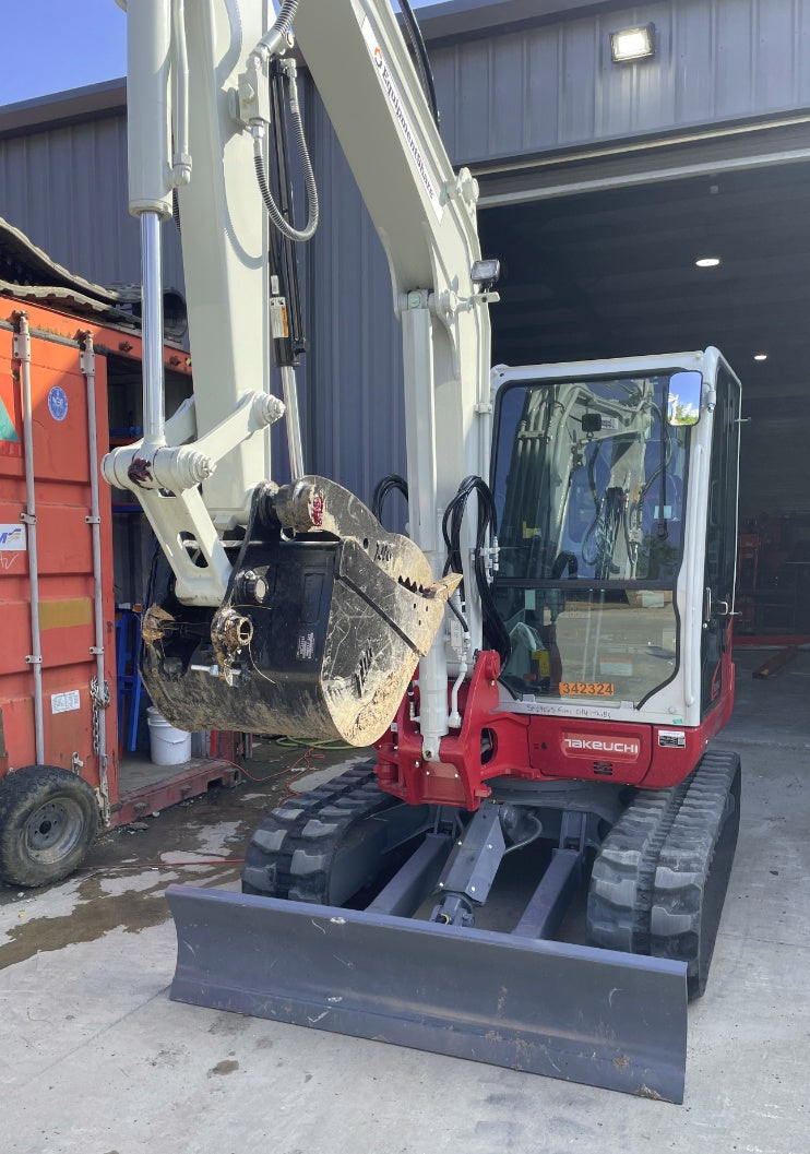 2023 TAKEUCHI TB250-2CR