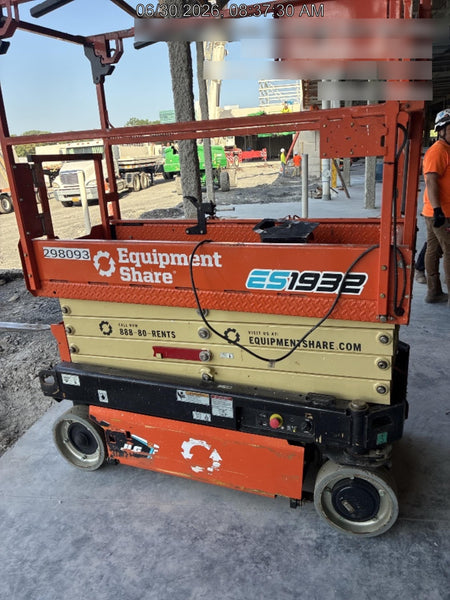 2023 JLG ES1932