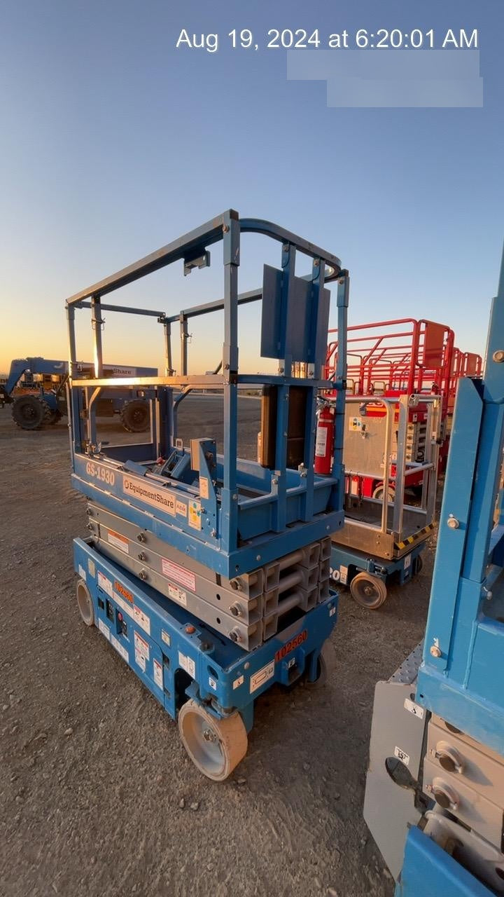 2020 Genie GS-1930 Solid Non Marking Tires, Beacon, Folding rails with half height swing gate, 800W Inverter
