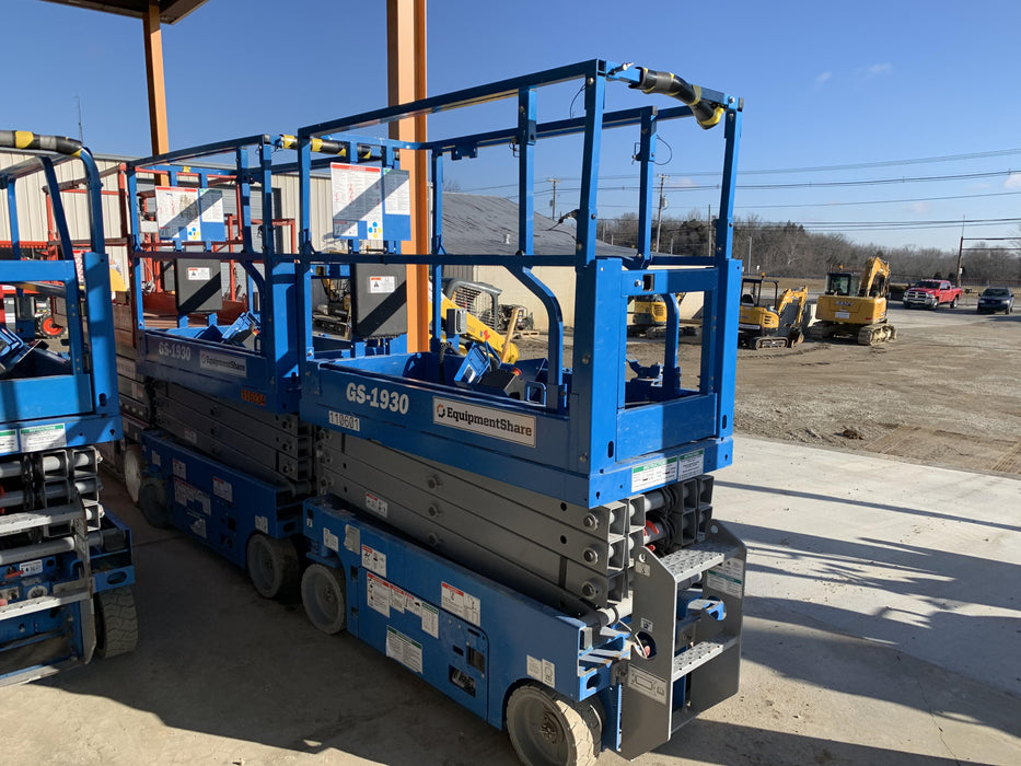 2020 Genie GS-1930 Solid Non Marking Tires, Beacon, Folding rails with half height swing gate
