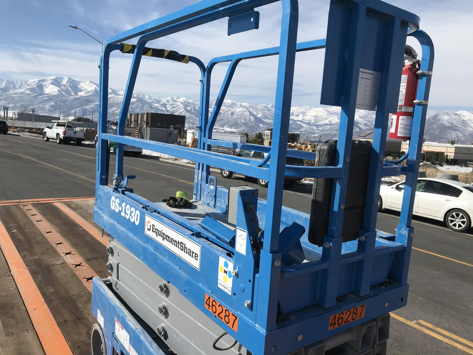 2019 Genie GS-1930 Fixed rails with chain Entry